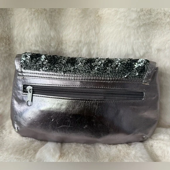 Vintage Glitz & Glam Metallic Silver Sequin Clutch - Picture 6 of 17